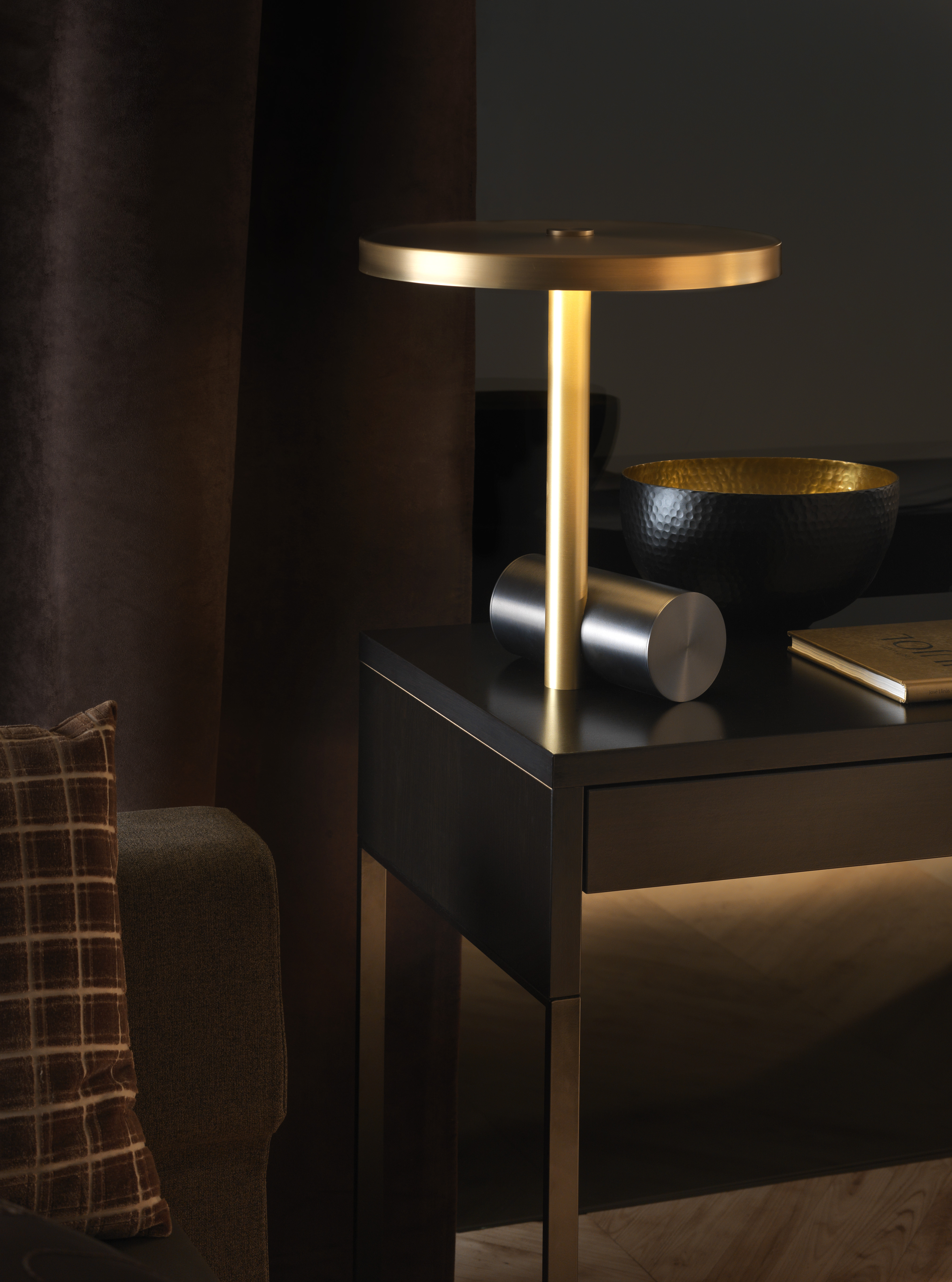 изображение Лампа настольная Calee XL в Decoconcept